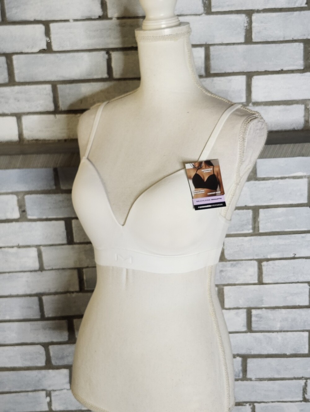 NWT Maidenform White Seamless Bralette Small MBW110 Plunge Bra CLEAROUT